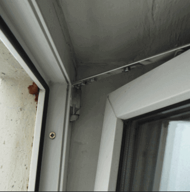 Сломанная фурнитура окон